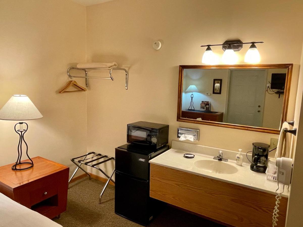 Whitetail Creek Resort Lead Eksteriør bilde